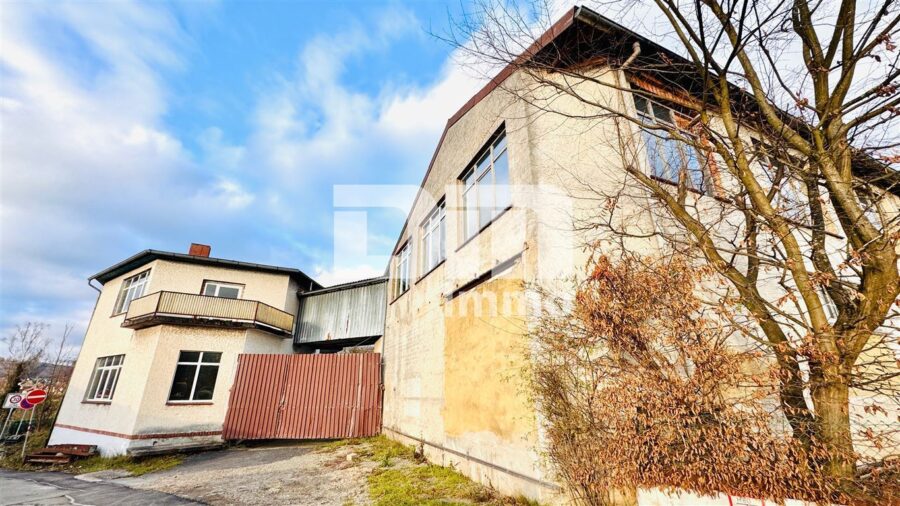 Modernisierter Gewerbekomplex (2 Gebäudeteile) mit langfristigem Mieter + freie Flächen im OG - Rückansicht 2. Zufahrt zum Innenhof Gebäude 4